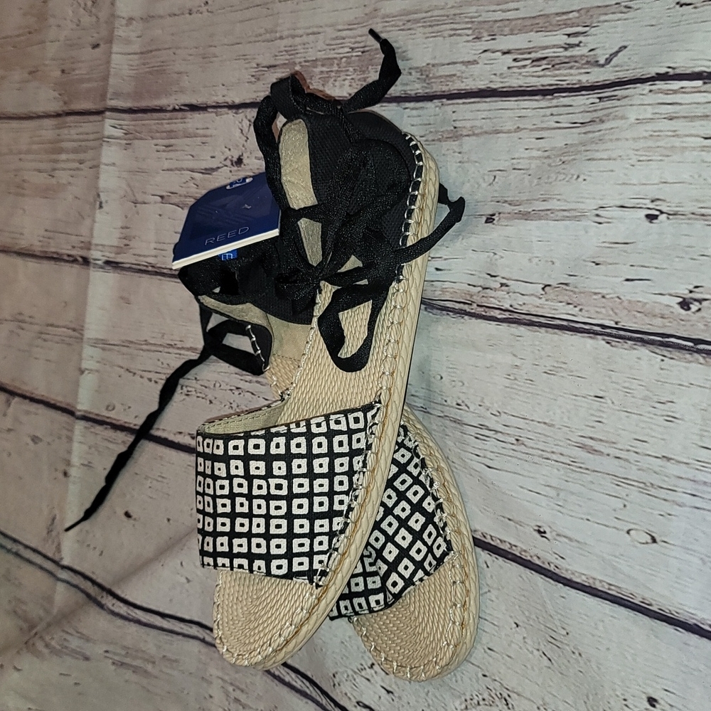 Reed sandles that tie around ankle